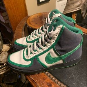 Men’s sz 8.5 Vintage Nike Vandal Hi, gently worn. No OG Box. Smoke/Pet Free home